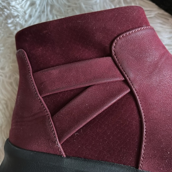 Burgundy leather suede booties casual Cloud Steppers by Clark’s, Sz 10 - Picture 9 of 13